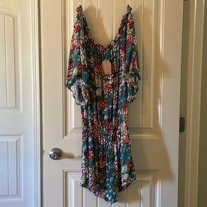 NWT Kori floral romper of the shoulder size small